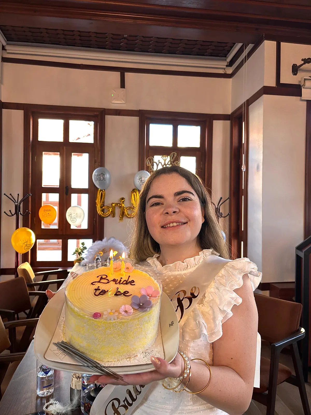 Kahkahalar ve Dostlukla Dolu Bekarlığa Veda, Vitalen Cafe’de Kutlandı